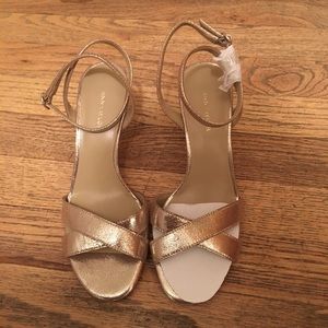 Ann Taylor 2inch Gold Heels